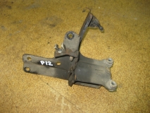 Кронштейн блока ABS (насос) Nissan Primera P12