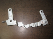 Кронштейн консоли правый Nissan Almera N16