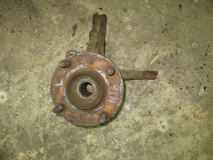Кулак передний левый Nissan Almera N16