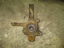 Кулак передний левый Nissan Almera N16