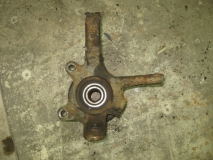 Кулак передний правый Nissan Almera N16